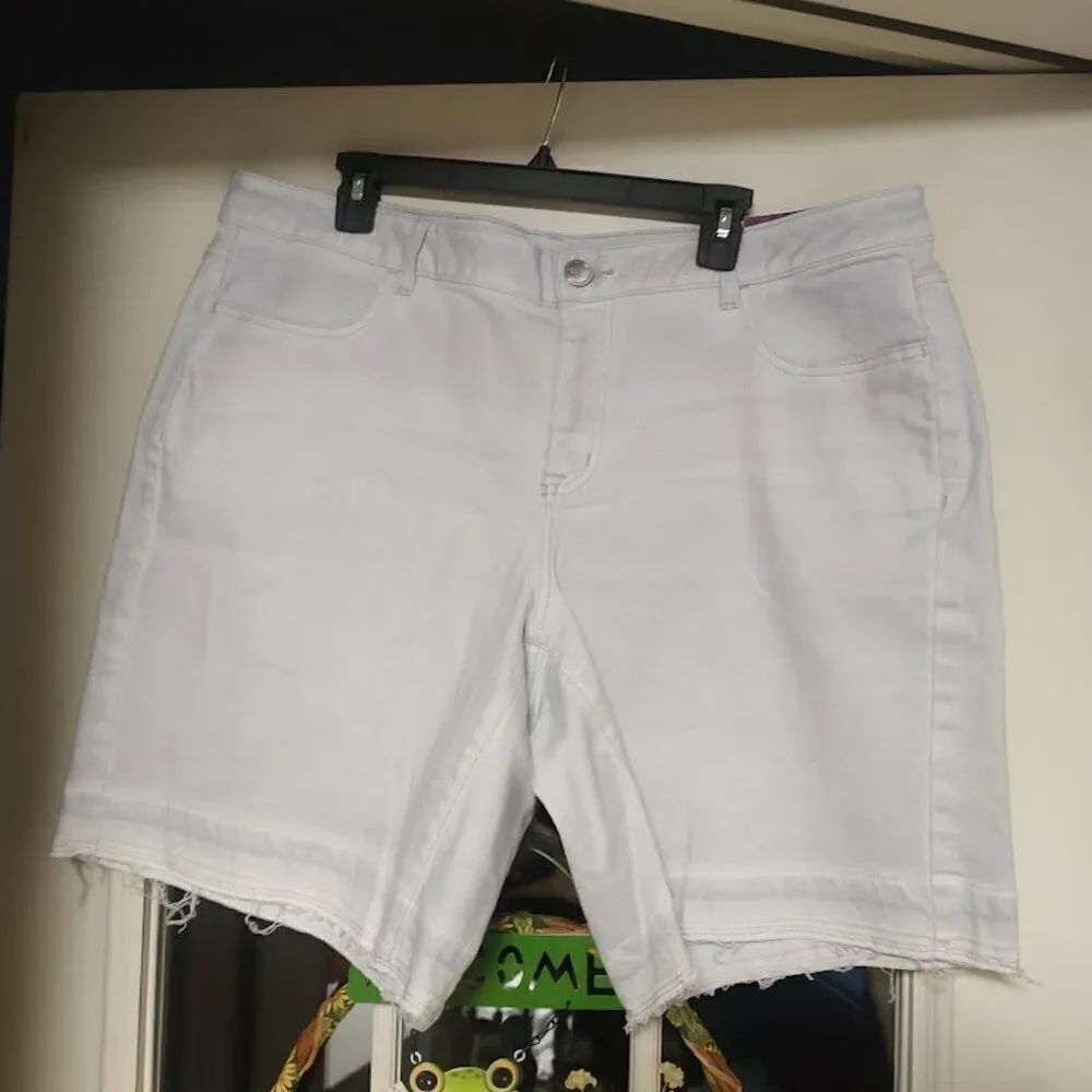 New Lane Bryant Light Blue Bermuda Jean Shorts Size Women's 18